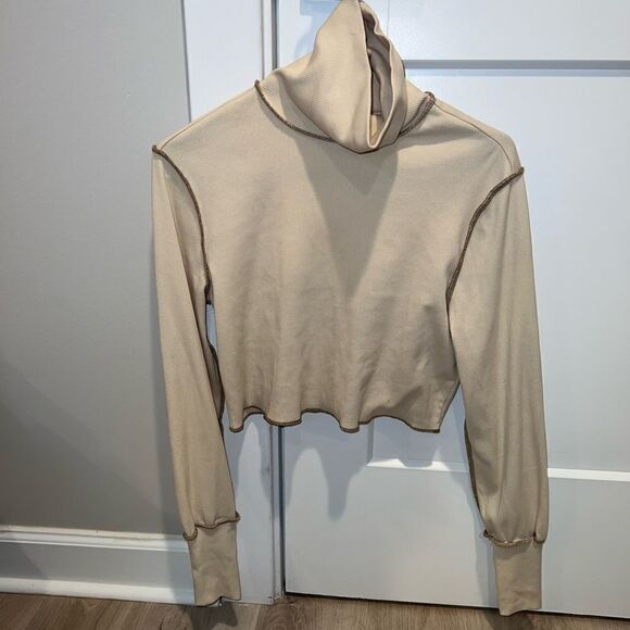 Cream ribbed crop sweater turtle neck - Picture 1 of 3